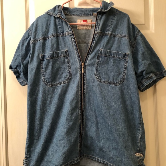 Levi's Tops - Very cool vintage Levi’s zip up denim shirt